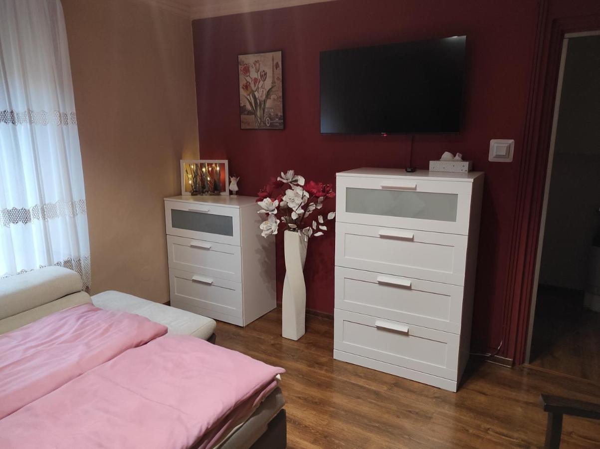 Matyas Apartman Tata Eksteriør bilde
