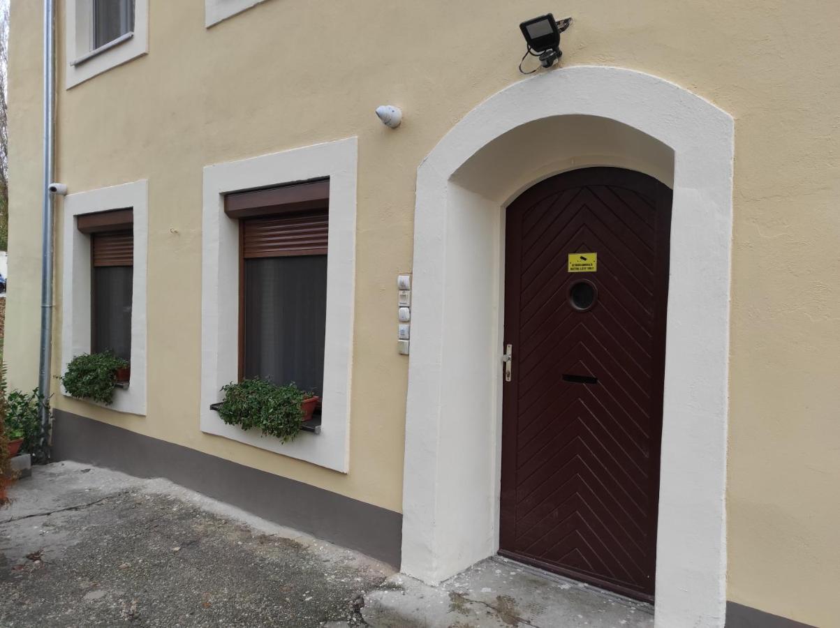 Matyas Apartman Tata Eksteriør bilde