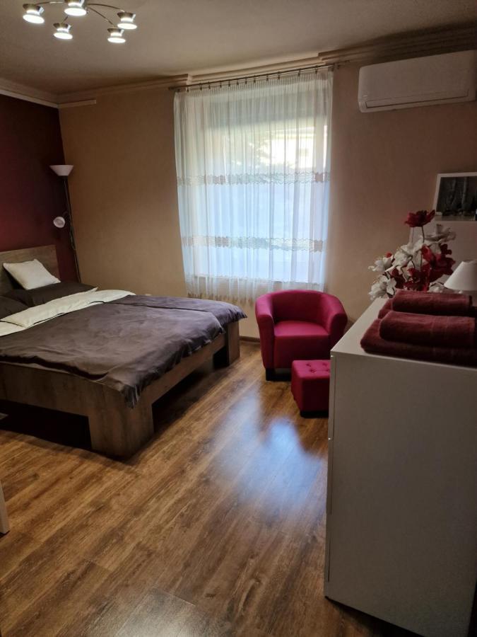 Matyas Apartman Tata Eksteriør bilde