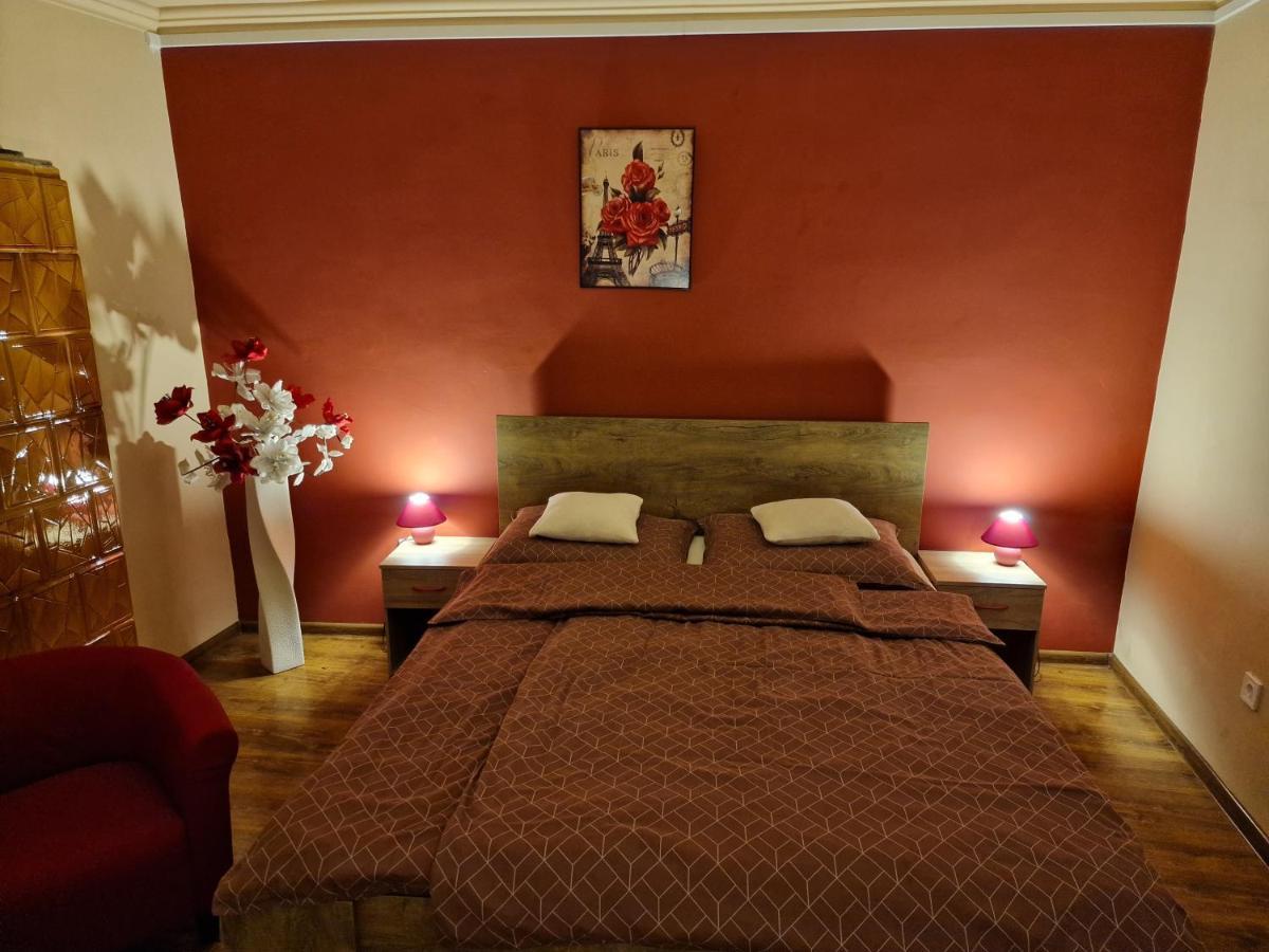 Matyas Apartman Tata Eksteriør bilde